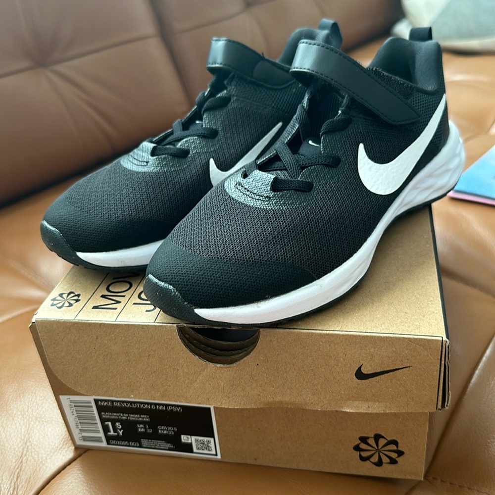 Nike Revolution 6 kids running shoes